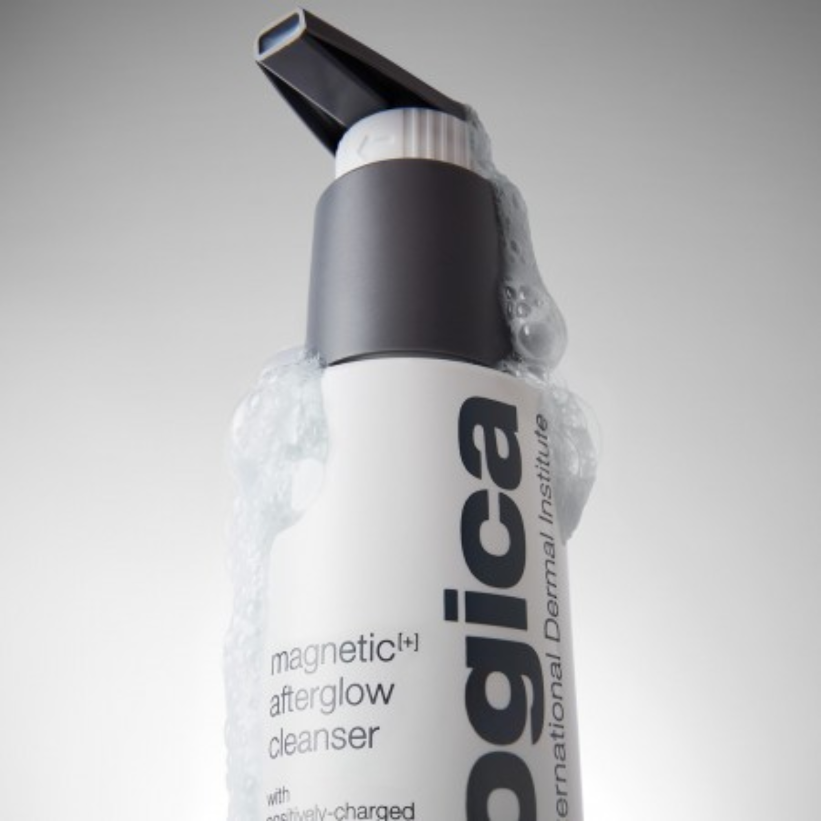Dermalogica Magnetic [+] Afterglow Cleanser (Moisture-bonding cleansing cream)