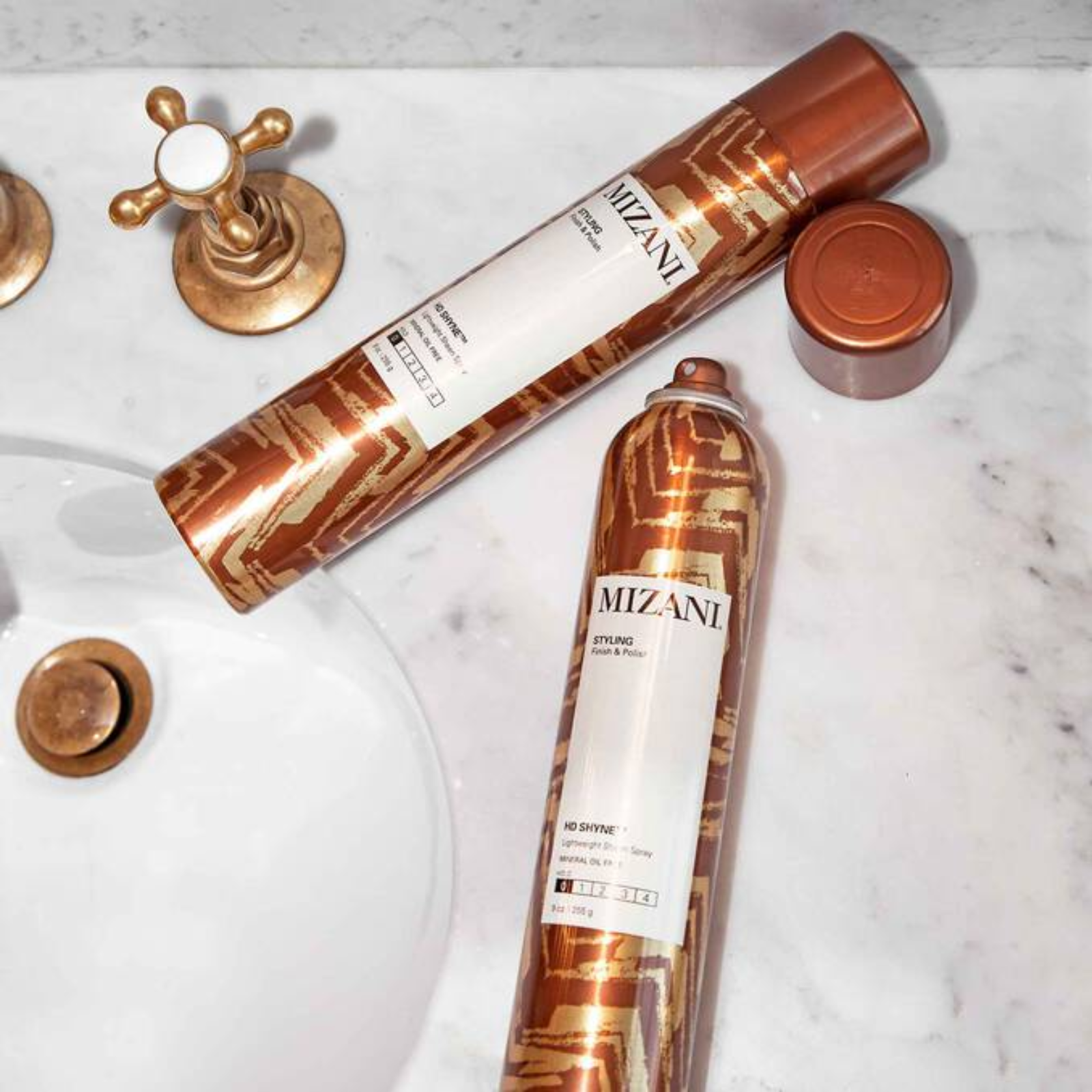 Mizani HD Shyne Lightweight Sheen Spray (Anti-frizz spray)