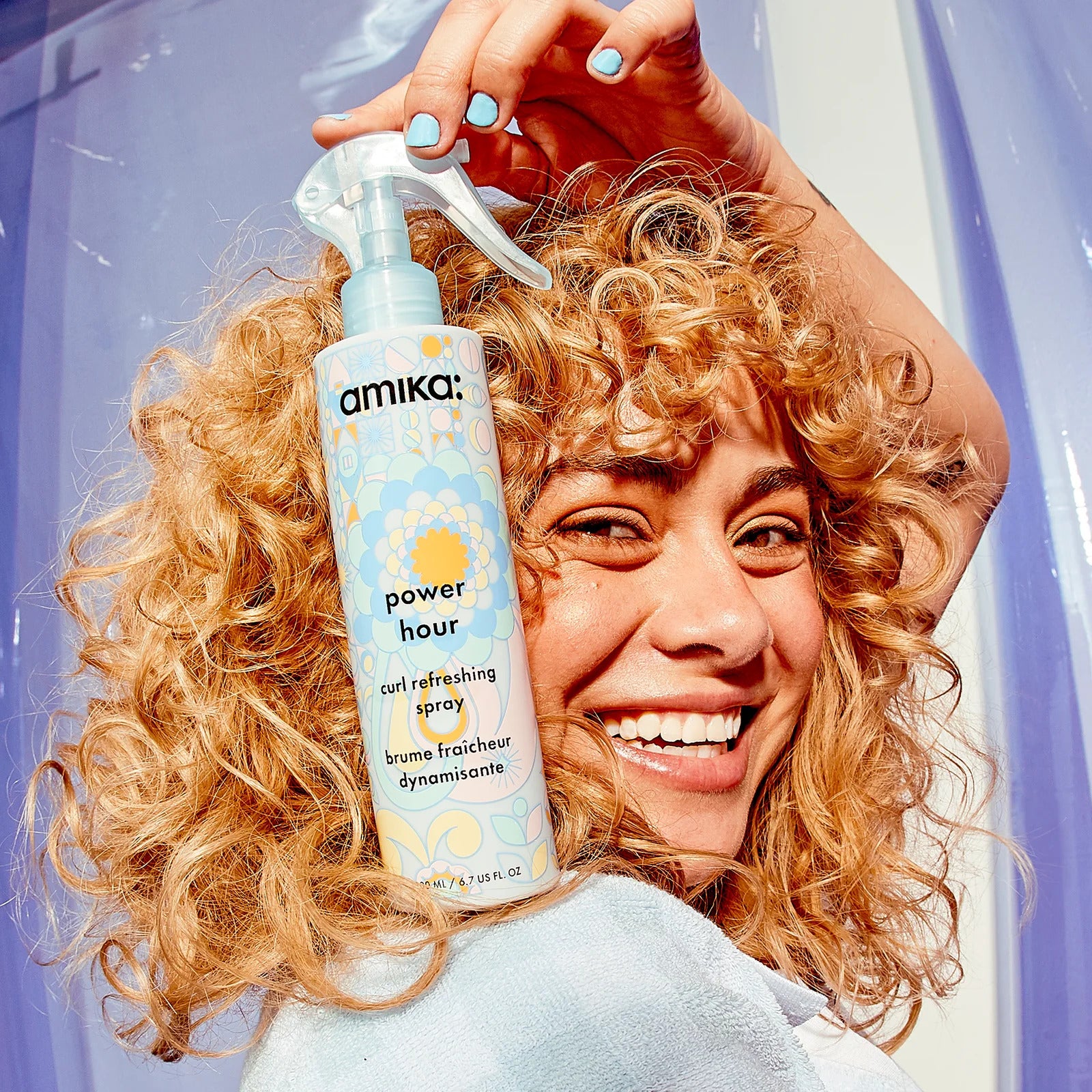 Hair refreshing spray by Amika (Power Hour Curl Refreshing Spray)